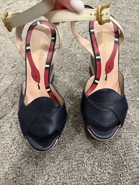 “Authentic” Gucci Women's Navy Leather Peep-Toe Platform Sandals